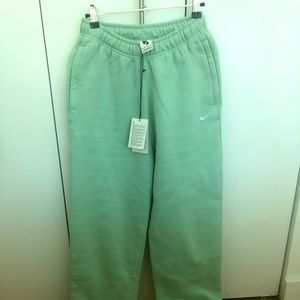 NikeLab Women’s washed pants pistachio frost/white size xs (0-2)
